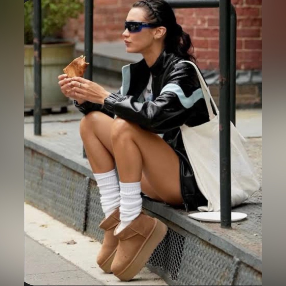 UGG Classic Ultra Mini Platform Boots in Chestnut